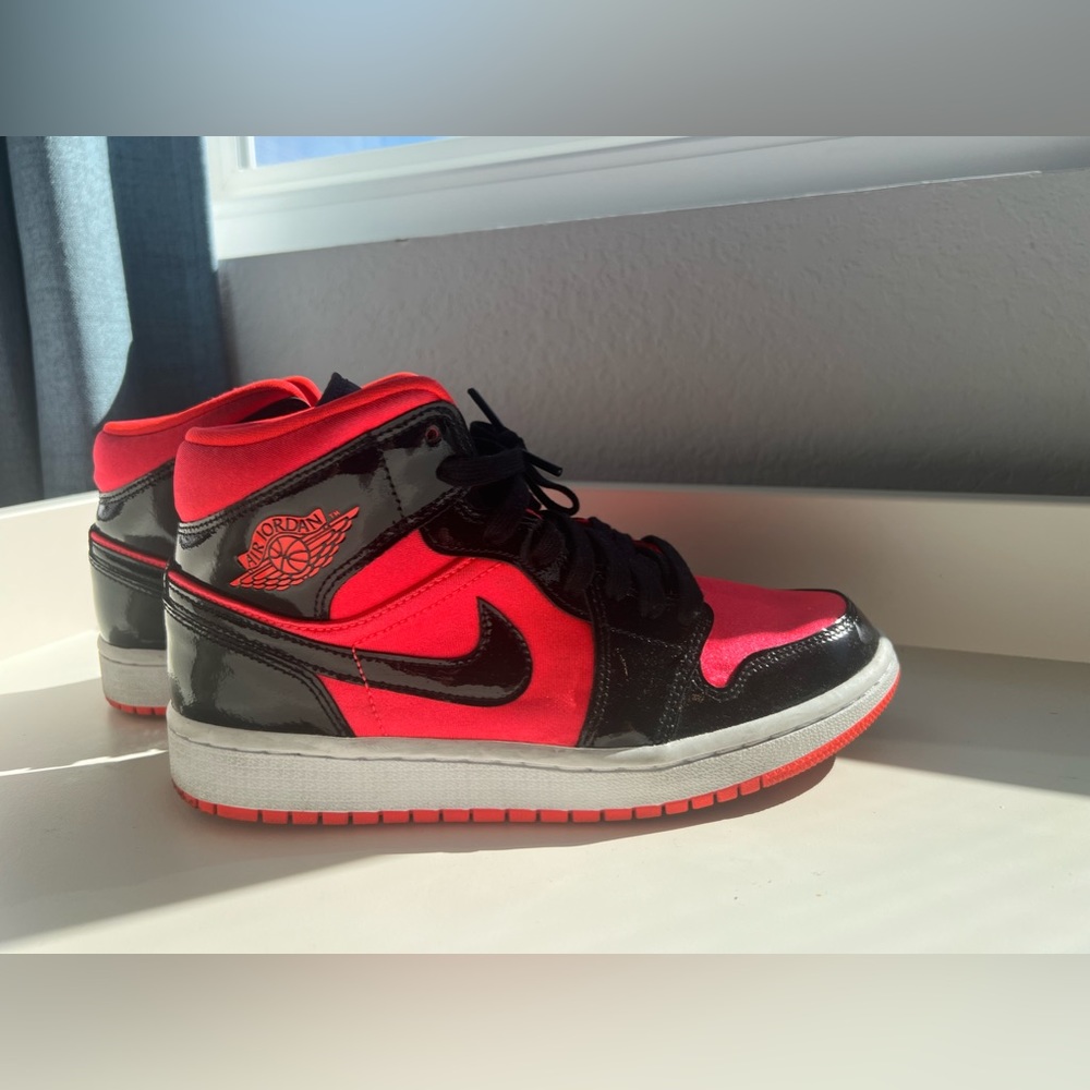 Authentic 2020 Wmns Air Jordan 1 Mid 'Hot Punch' size 37.5